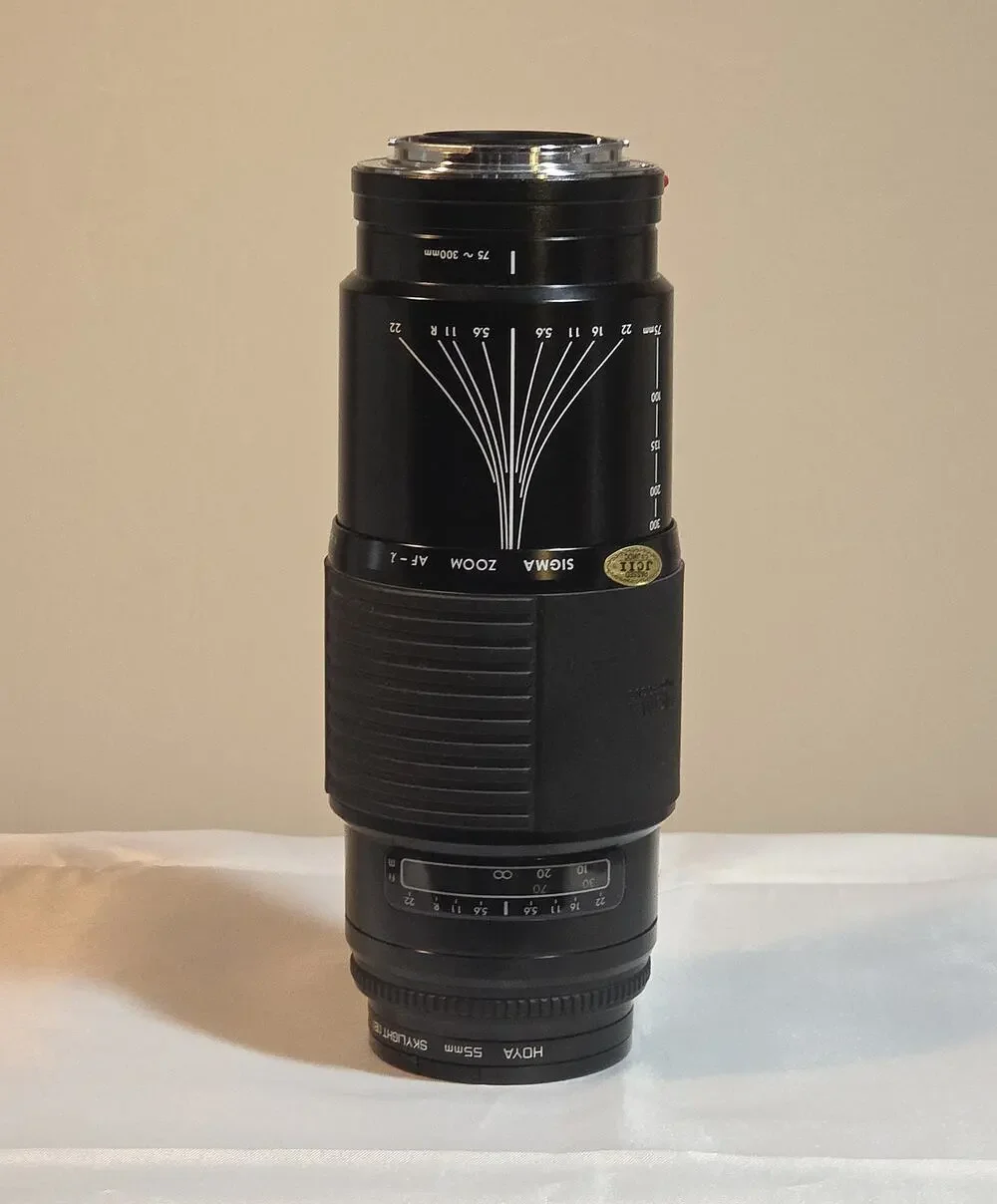 Sigma 75-300mm f/4-5.6 Multi-Coated AF Telephoto Zoom Lens w/ Case Tested